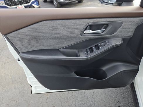 Used 2023 Nissan Rogue SV image 22