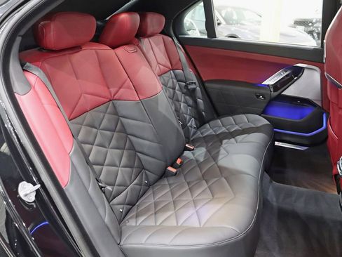 Used 2025 BMW 740i xDrive image 31