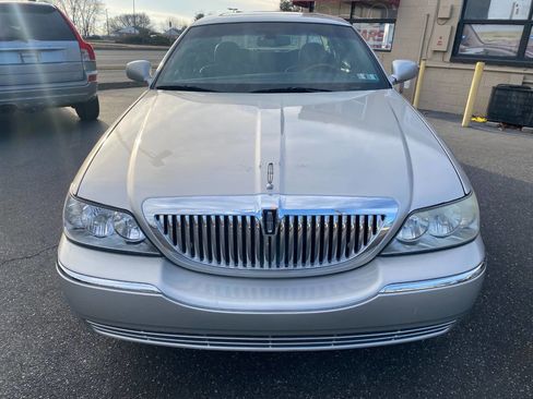 Used 2008 Lincoln Town Car Signature Limited image 8