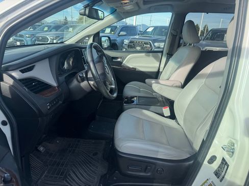 Used 2015 Toyota Sienna Limited Premium AWD/4WD image 4