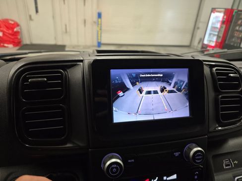 Used 2025 RAM ProMaster 2500 w/ Convenience Group FWD image 23