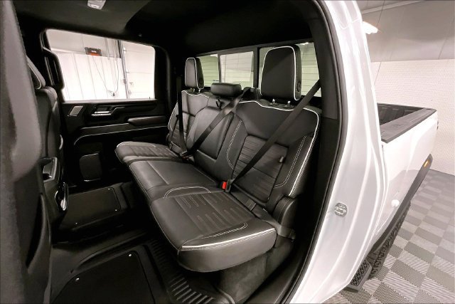 Used 2025 GMC Sierra 2500 AT4X AWD/4WD image 25