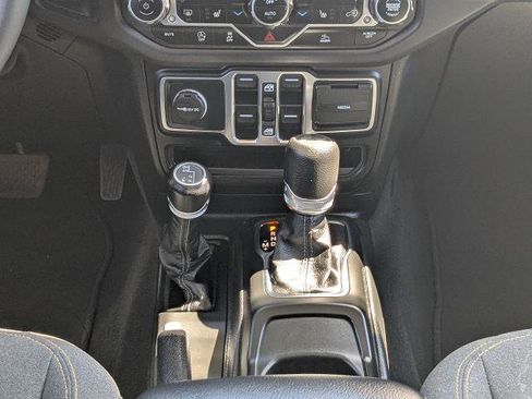 Used 2025 Jeep Wrangler Unlimited Sahara AWD/4WD image 19