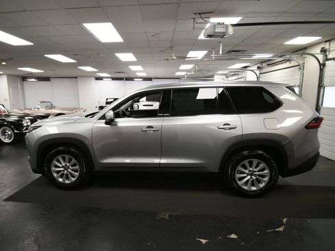 Used 2025 Toyota Grand Highlander AWD image 4