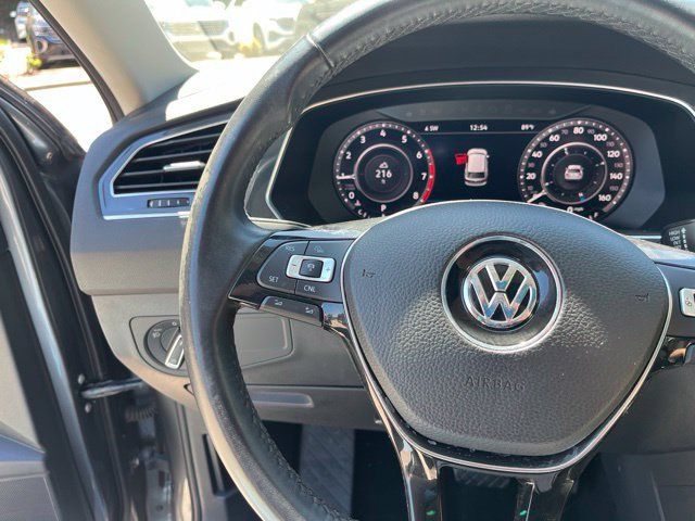 Used 2018 Volkswagen Tiguan SEL Premium FWD image 22