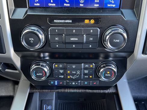 Used 2020 Ford F350 Lariat w/ Camper Package AWD/4WD image 29