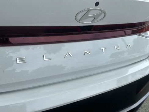 Used 2024 Hyundai Elantra SEL FWD image 11
