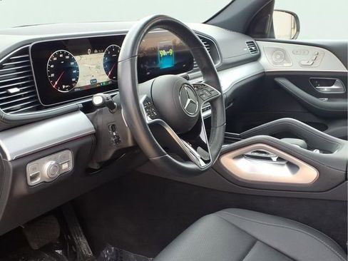 Used 2025 Mercedes-Benz GLS 450 4MATIC image 6
