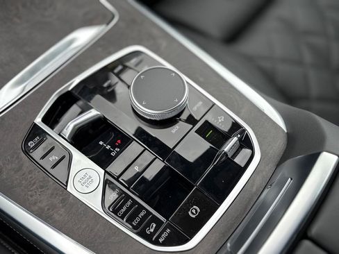 Used 2026 BMW X7 xDrive40i w/ M Sport Package image 11