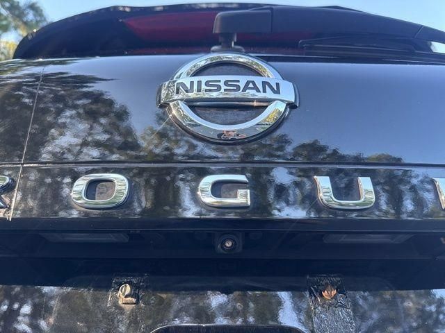 Used 2021 Nissan Rogue SV AWD/4WD image 15
