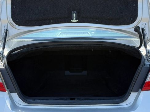 Used 2011 INFINITI M37 w/ Deluxe Touring Pkg RWD image 29