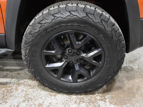 Used 2015 Jeep Cherokee Trailhawk w/ Comfort/Convenience Group AWD/4WD image 67