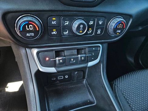 Used 2022 GMC Terrain SLE w/ Driver Convenience Package FWD image 18