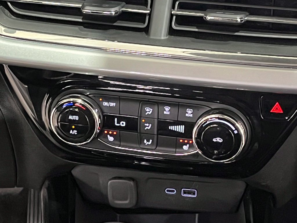 Certified 2025 Chevrolet Trax LT w/ LT Convenience Package FWD image 23