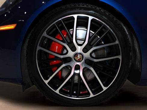 Used 2021 Porsche Panamera GTS w/ Premium Package image 28