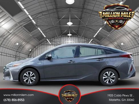 Used 2017 Toyota Prius Prime Plus w/ Carpet Mat Package FWD image 8