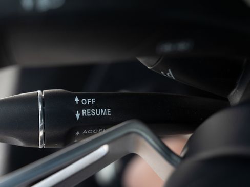 Used 2021 Aston Martin V8 Vantage Roadster RWD image 32