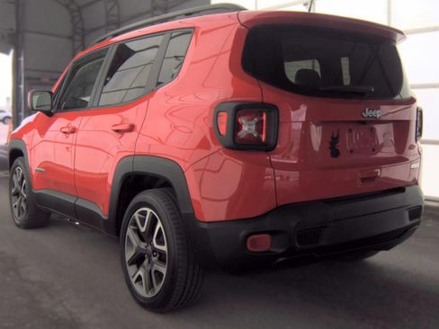 Used 2018 Jeep Renegade Latitude FWD image 2