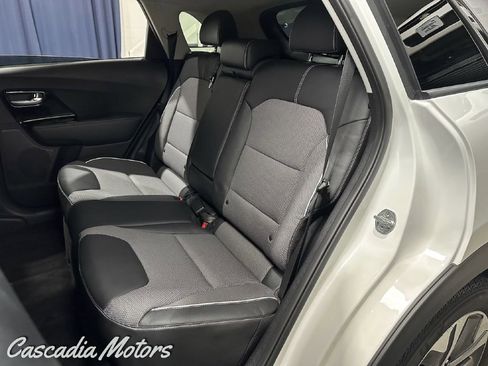 Used 2019 Kia Niro EX w/ Cold Weather Package 2.0 FWD image 11