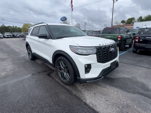 Used 2025 Ford Explorer ST AWD/4WD image 13
