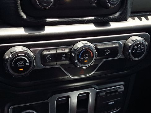 Certified 2020 Jeep Wrangler Sport AWD/4WD image 15