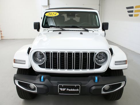Used 2024 Jeep Wrangler Unlimited Sahara AWD/4WD image 3