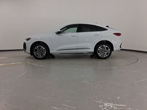 New 2025 Audi Q5 Premium image 2