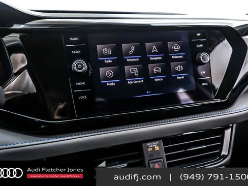 Used 2024 Volkswagen Taos SE image 20