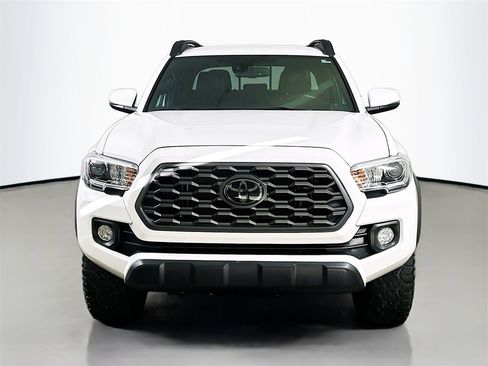 Used 2022 Toyota Tacoma TRD Off-Road image 2