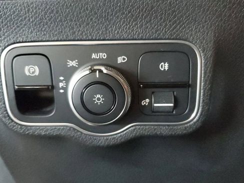 Used 2022 Mercedes-Benz GLB 35 AMG 4MATIC image 27