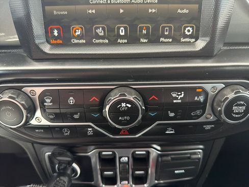 Used 2022 Jeep Wrangler Unlimited Sahara w/ LED Lighting Group AWD/4WD image 27