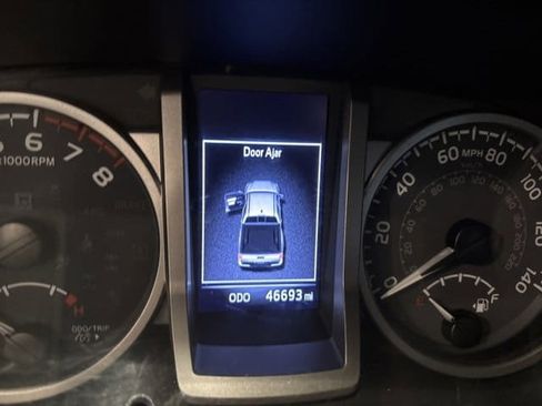 Used 2020 Toyota Tacoma SR5 image 16