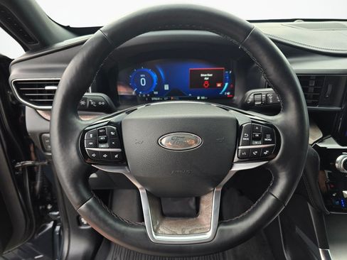 Used 2022 Ford Explorer Platinum w/ Technology Package AWD/4WD image 40
