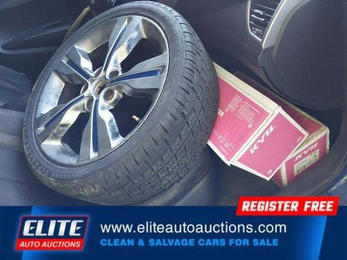 Used 2017 Hyundai Veloster Value Edition FWD image 23