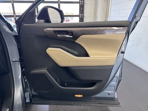 Used 2023 Toyota Highlander Platinum image 57