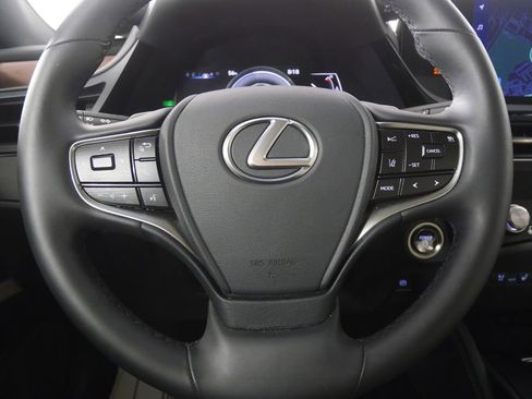 Used 2025 Lexus ES 300h w/ Premium Package image 18