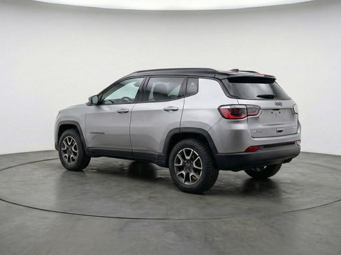 Used 2025 Jeep Compass Trailhawk AWD/4WD image 6