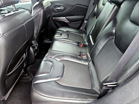 Used 2021 Jeep Cherokee Latitude Plus w/ Mopar Interior Package image 20