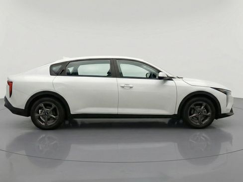 Used 2025 Kia K4 FWD image 9