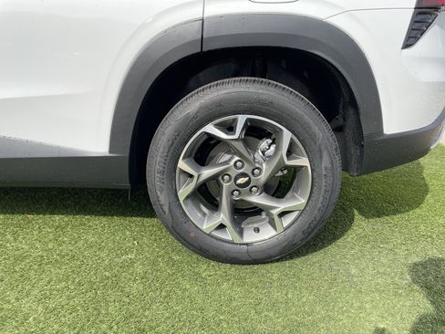 New 2025 Chevrolet Trax LT w/ Driver Confidence Package image 9