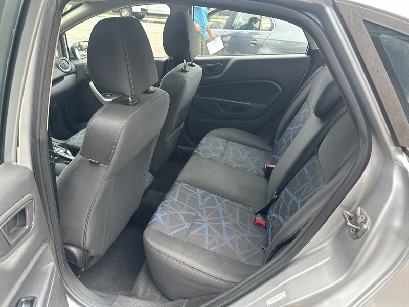 Used 2013 Ford Fiesta SE w/ Super Fuel Economy Pkg FWD image 9