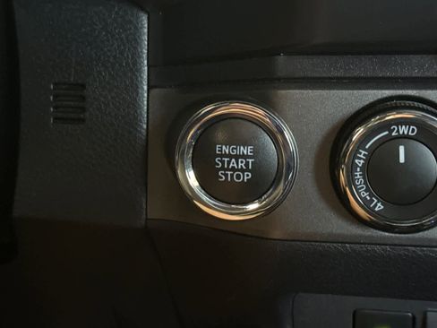Used 2020 Toyota Tacoma TRD Off-Road w/ Technology Package AWD/4WD image 22