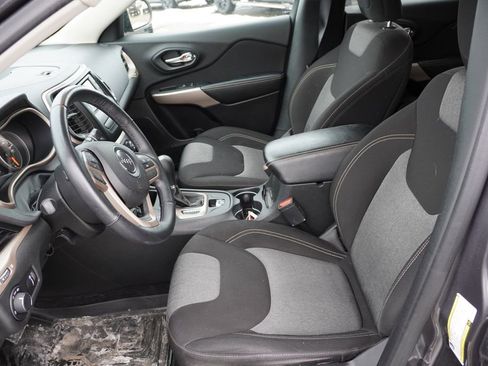 Used 2017 Jeep Cherokee Altitude image 4