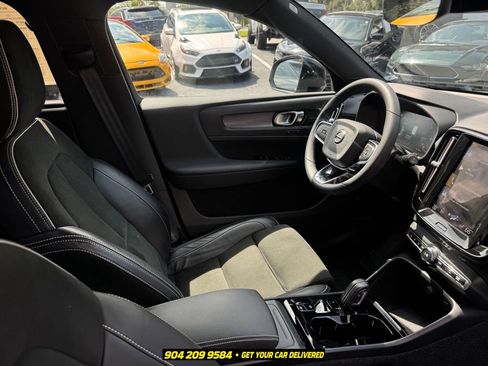 Used 2022 Volvo XC40 T5 R-Design w/ Climate Package AWD/4WD image 37