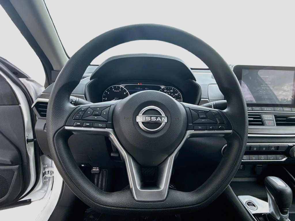 Used 2024 Nissan Altima 2.5 SV FWD image 12