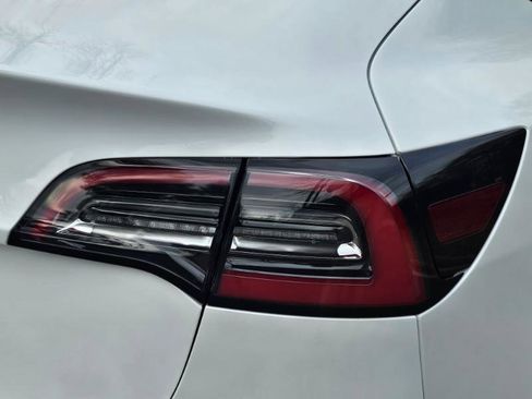 Used 2022 Tesla Model 3 image 22