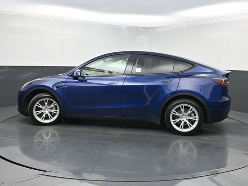 Used 2021 Tesla Model Y Long Range AWD/4WD image 39