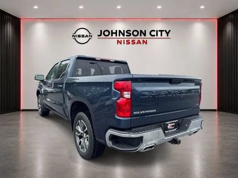 Used 2022 Chevrolet Silverado 1500 LT AWD/4WD image 7