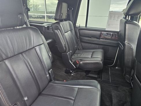 Used 2017 Lincoln Navigator Reserve image 23