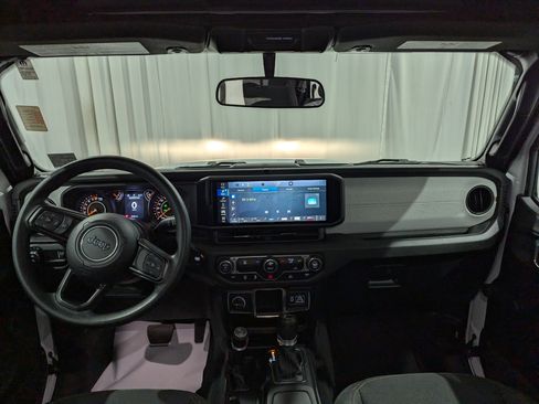 Used 2024 Jeep Gladiator Sport image 12